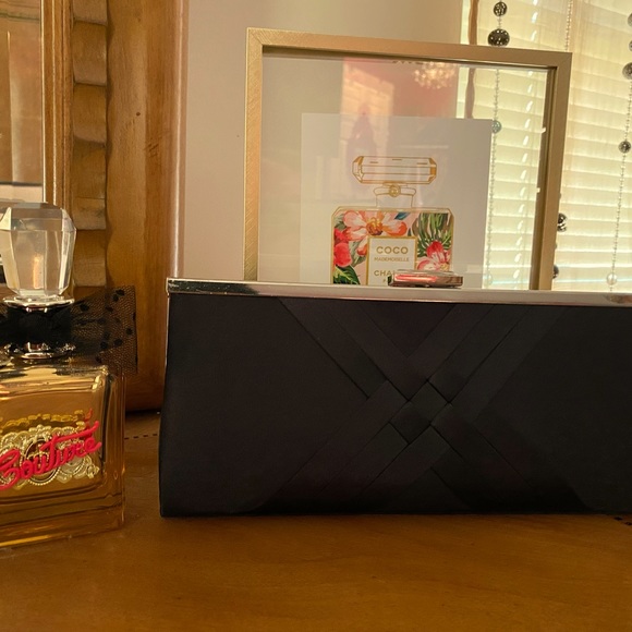 👝Classy Black Satin Clutch👝 - Picture 2 of 4